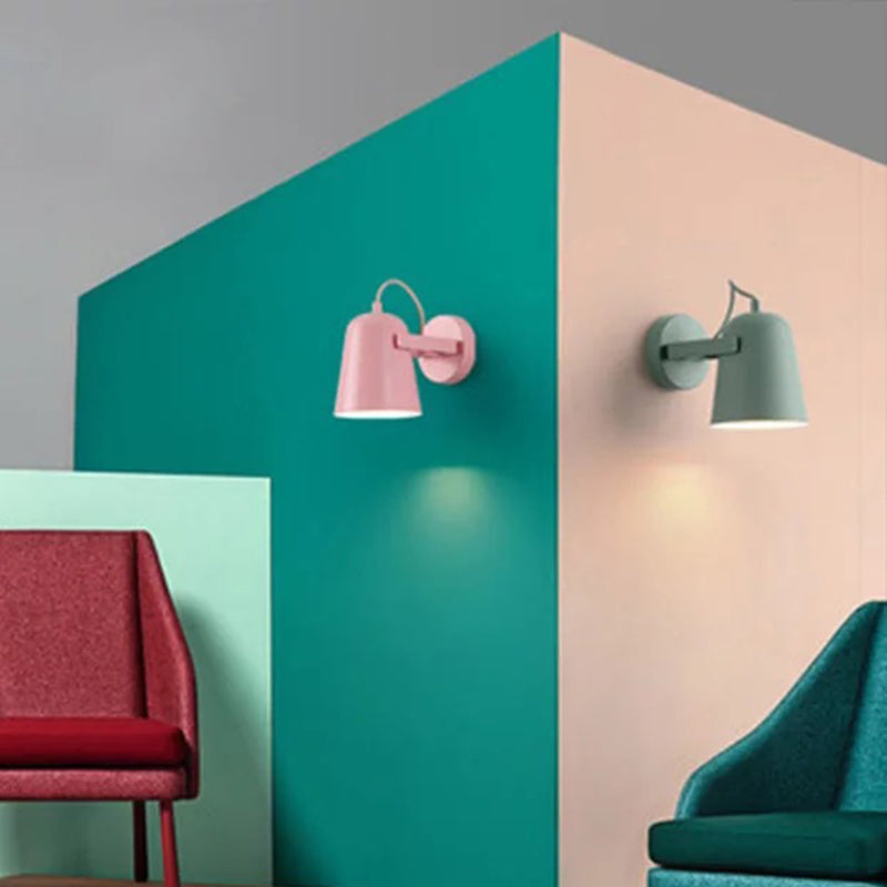 Applique murale pivotante Sophie Nordic Bell avec abat-jour en métal