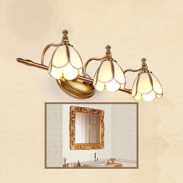 Applique murale festonnée Juliette Vintage avec verre opale et finition en laiton