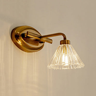 Applique murale Éloise Cone Vanity en laiton avec éclairage LED