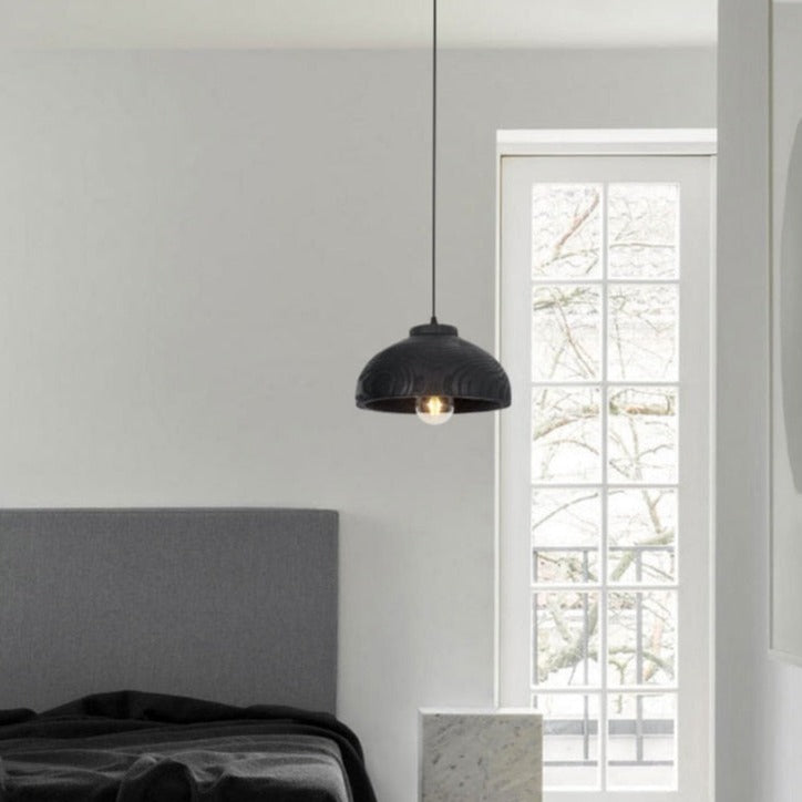 Suspension Sophie Blackwood en résine imitation bois