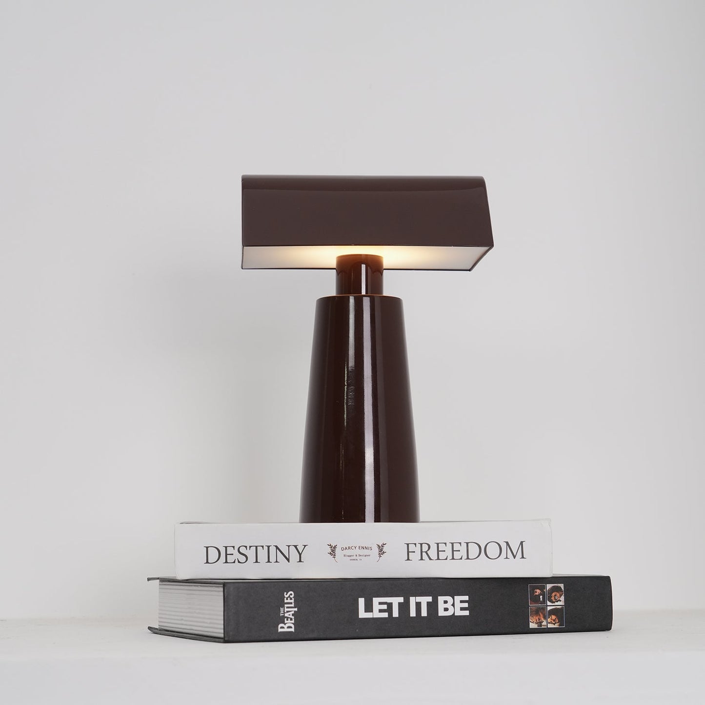 Camélia Modern Caret LED Table Lamp with Geometric Design