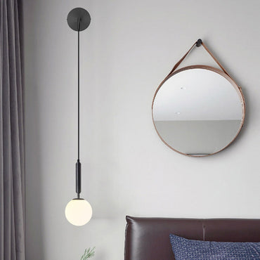 Applique murale globe en laiton et verre Élise Poiret