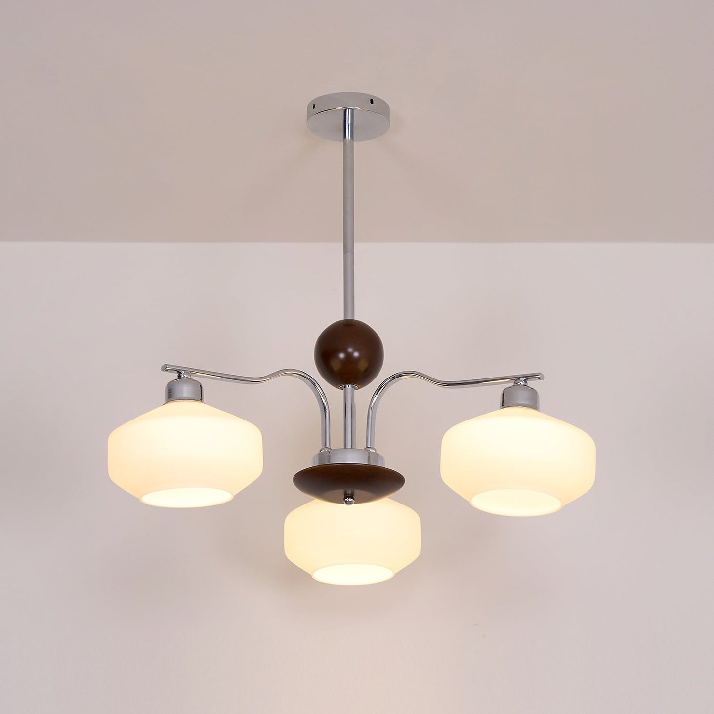 Lustre Béatrice rétro, abat-jour en verre avec structure en bois et métal