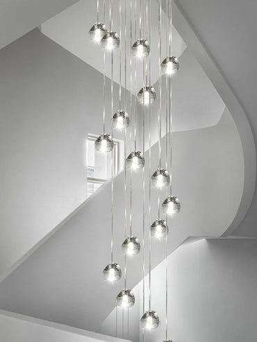 Lustre d'escalier en spirale en cristal Séraphine pour intérieurs de lofts de luxe