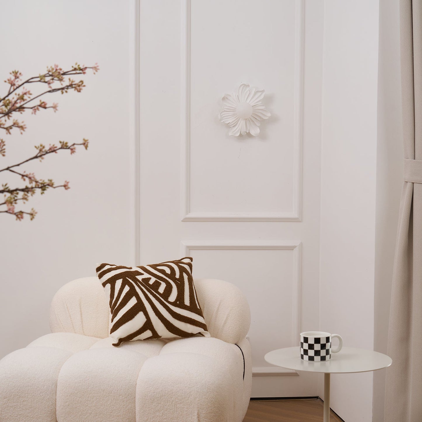Applique murale en résine Camille avec motif floral et éclairage doux