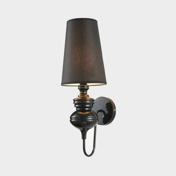 Applique murale conique en tissu Céleste avec abat-jour blanc, noir ou argent