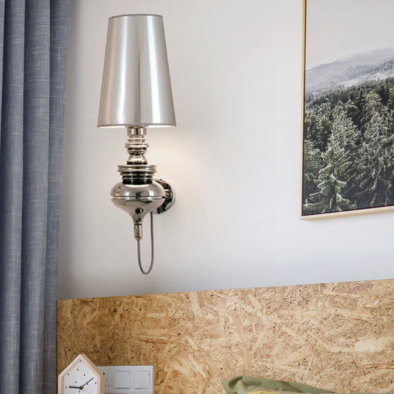 Applique murale conique en tissu Céleste avec abat-jour blanc, noir ou argent