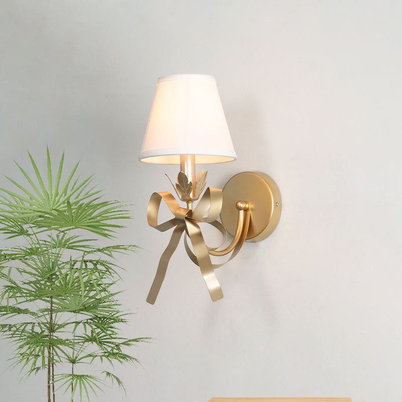 Applique Éloïse Gold Swag avec abat-jour en tissu et détails en ruban