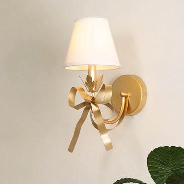 Applique Éloïse Gold Swag avec abat-jour en tissu et détails en ruban