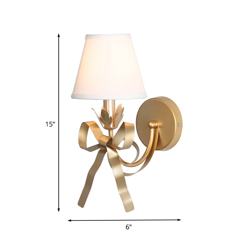 Applique Éloïse Gold Swag avec abat-jour en tissu et détails en ruban