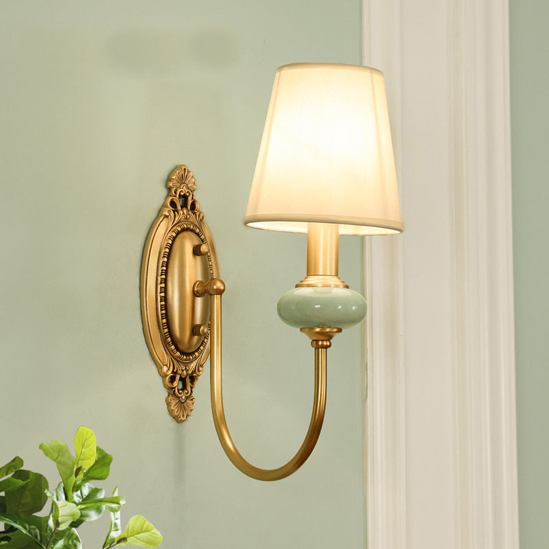 Applique murale Marianne Gold Swoop avec abat-jour conique et faux jade