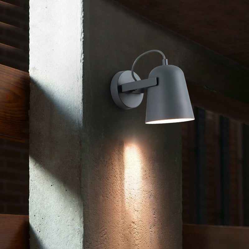Applique murale pivotante Sophie Nordic Bell avec abat-jour en métal