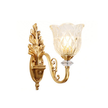 Applique Camille dorée avec abat-jour ondulé en verre sculpté
