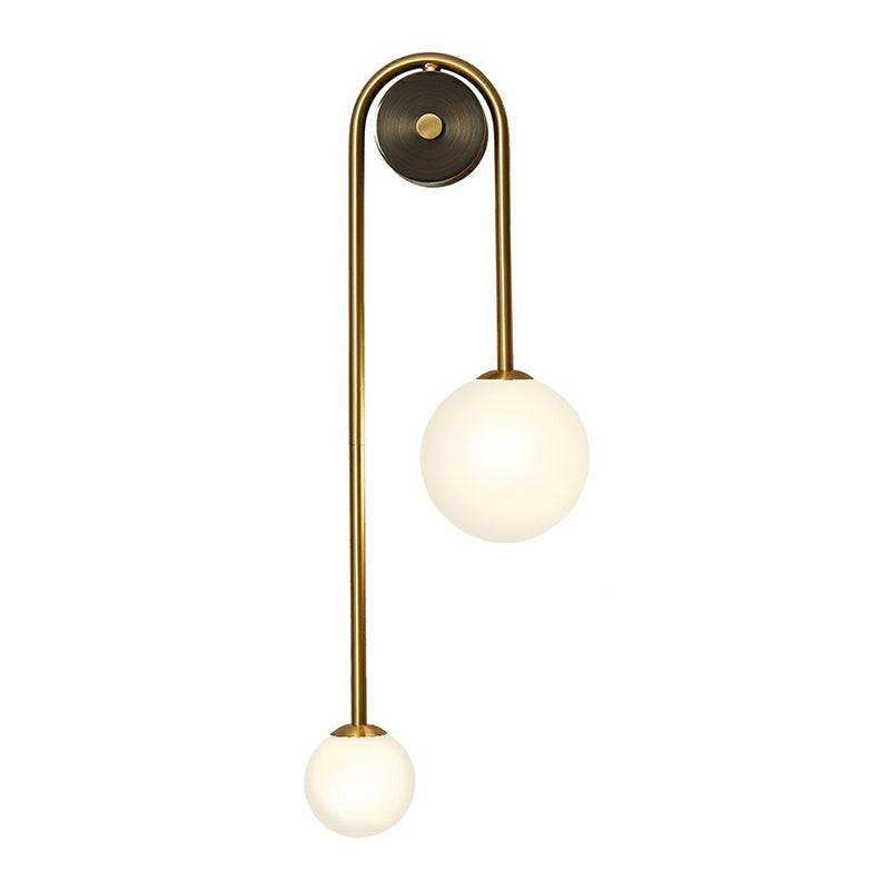 Applique murale Élodie Brass avec abat-jour en verre opale