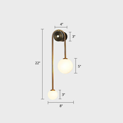 Applique murale Élodie Brass avec abat-jour en verre opale