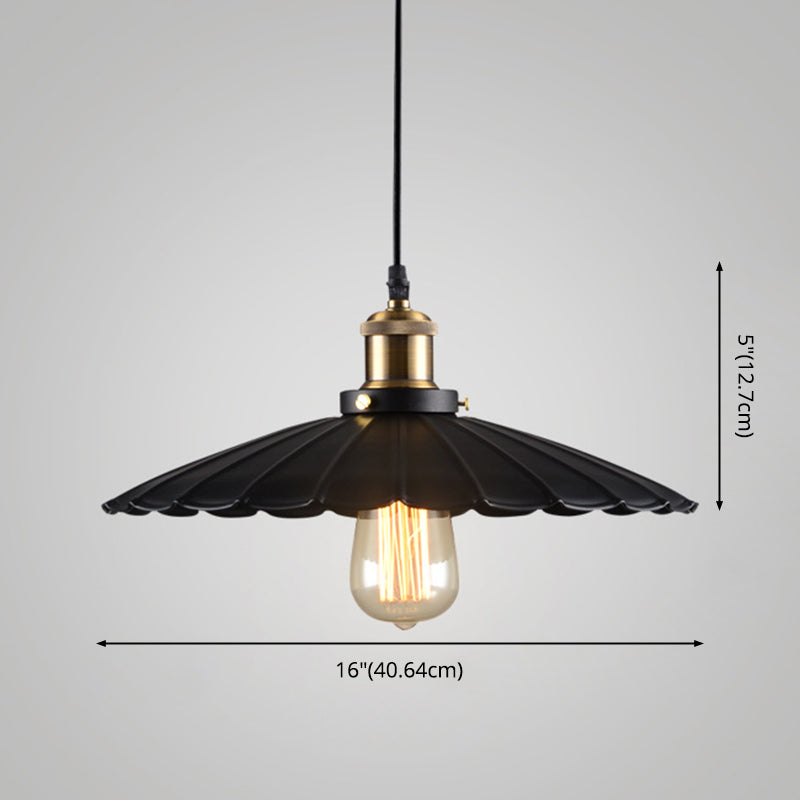 Suspension en métal festonné Amelie, style ferme noir