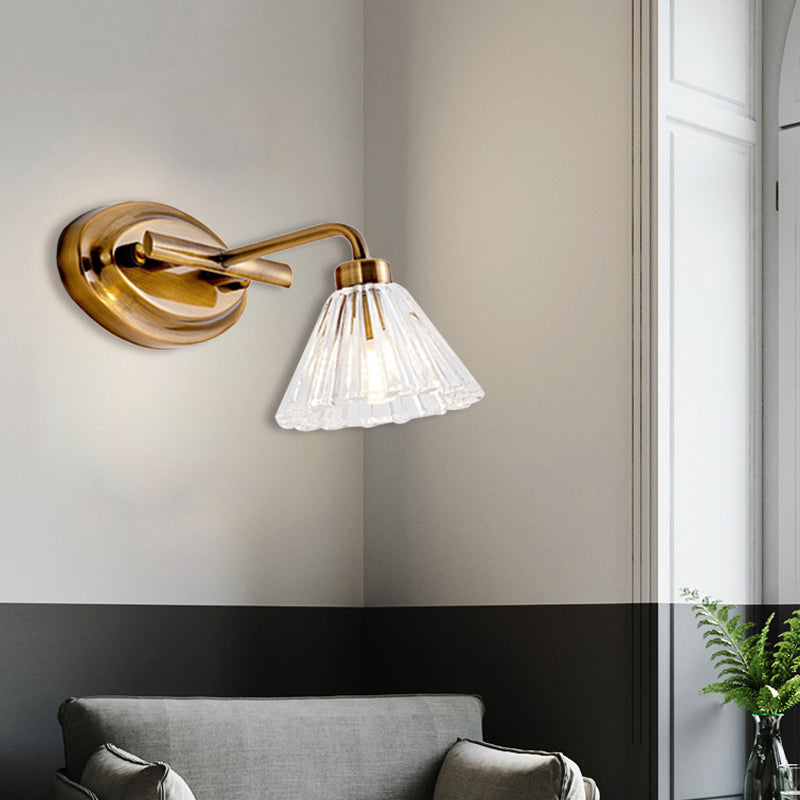 Applique murale Éloise Cone Vanity en laiton avec éclairage LED