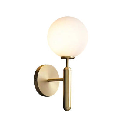 Applique murale Éloïse à boule de verre Milky avec bras en laiton