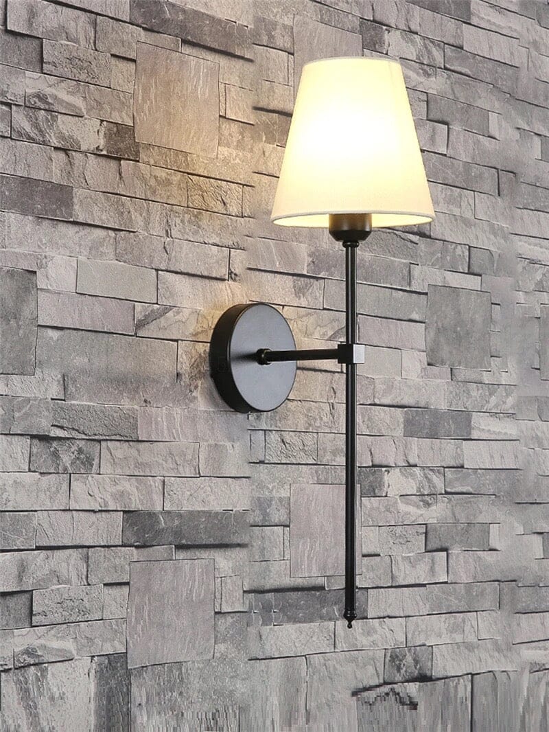 Applique murale Lucienne à abat-jour en tissu au design linéaire et moderne