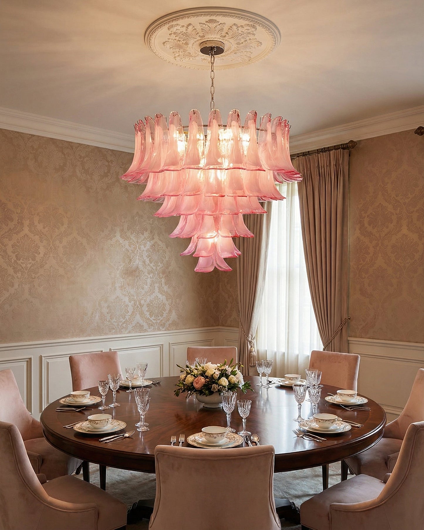 Lustre floral Émilienne, pétales de verre superposés avec structure métallique