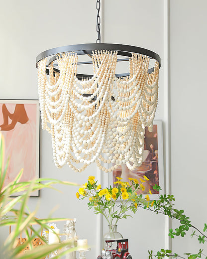 Lustre Margaux en perles de bois, élégance rustique avec cadre noir mat