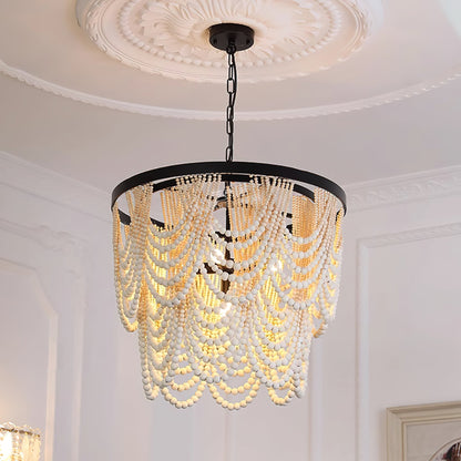 Lustre Margaux en perles de bois, élégance rustique avec cadre noir mat