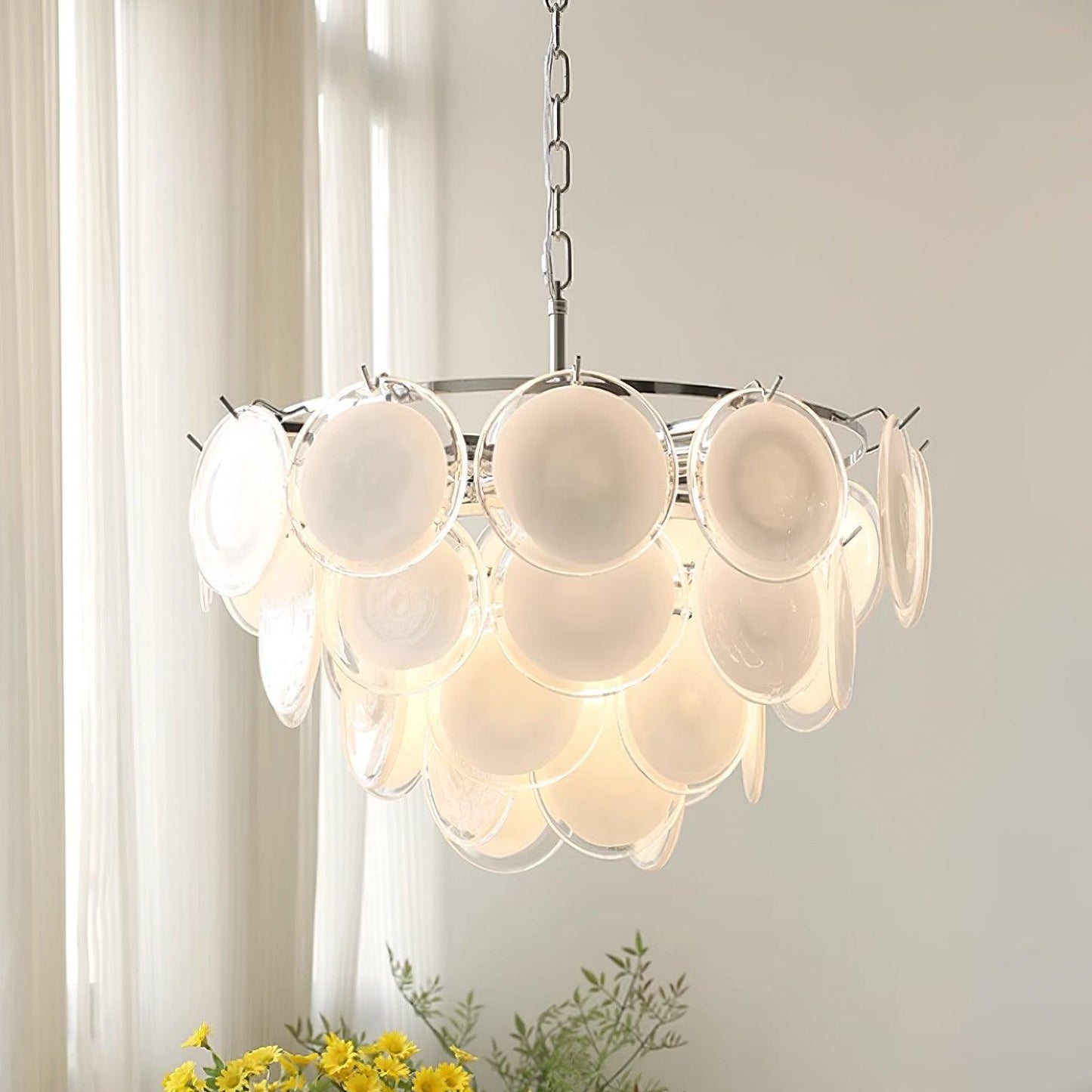 Lustre Delphine avec disques en verre, abat-jour superposés blancs et cadre métallique