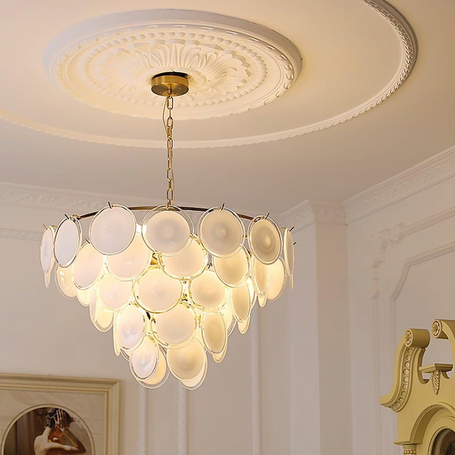 Lustre Delphine avec disques en verre, abat-jour superposés blancs et cadre métallique