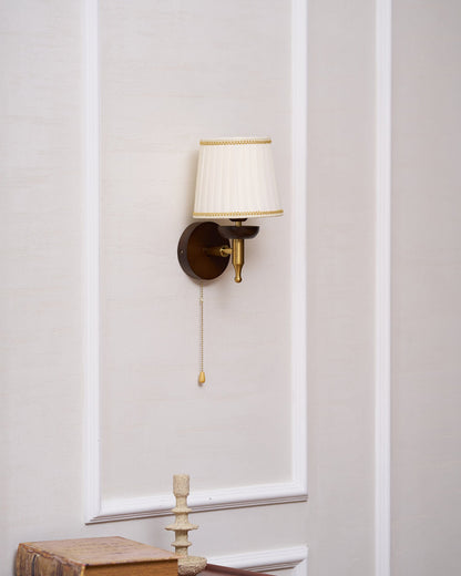 Applique murale Isabelle Blixen Bois et Tissu Éclairage classique