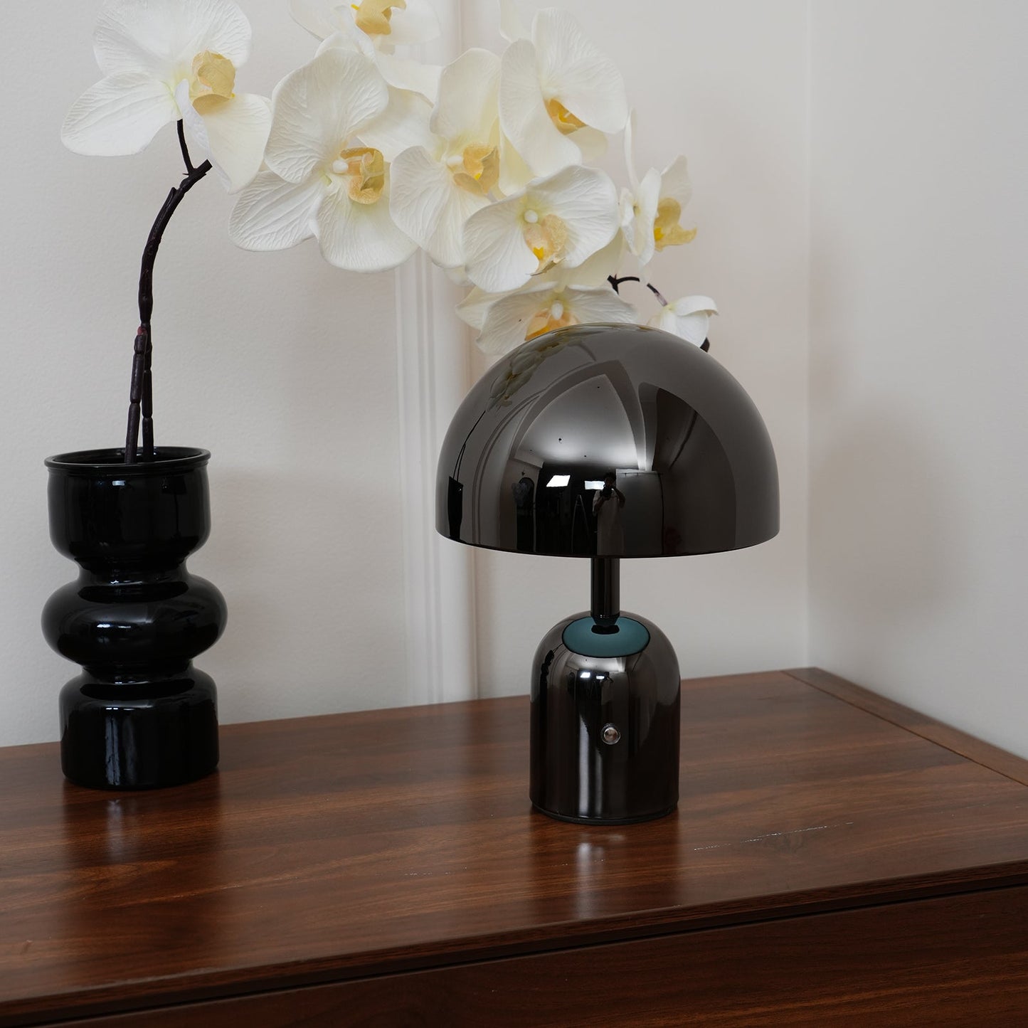 Émilie Portable Glossy LED Table Lamp with Modern Curves