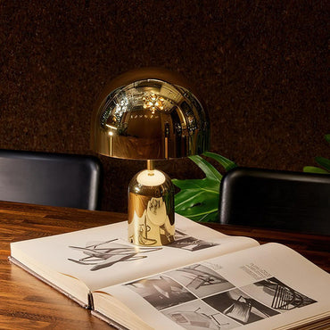 Lampe de table LED brillante portable Émilie aux courbes modernes