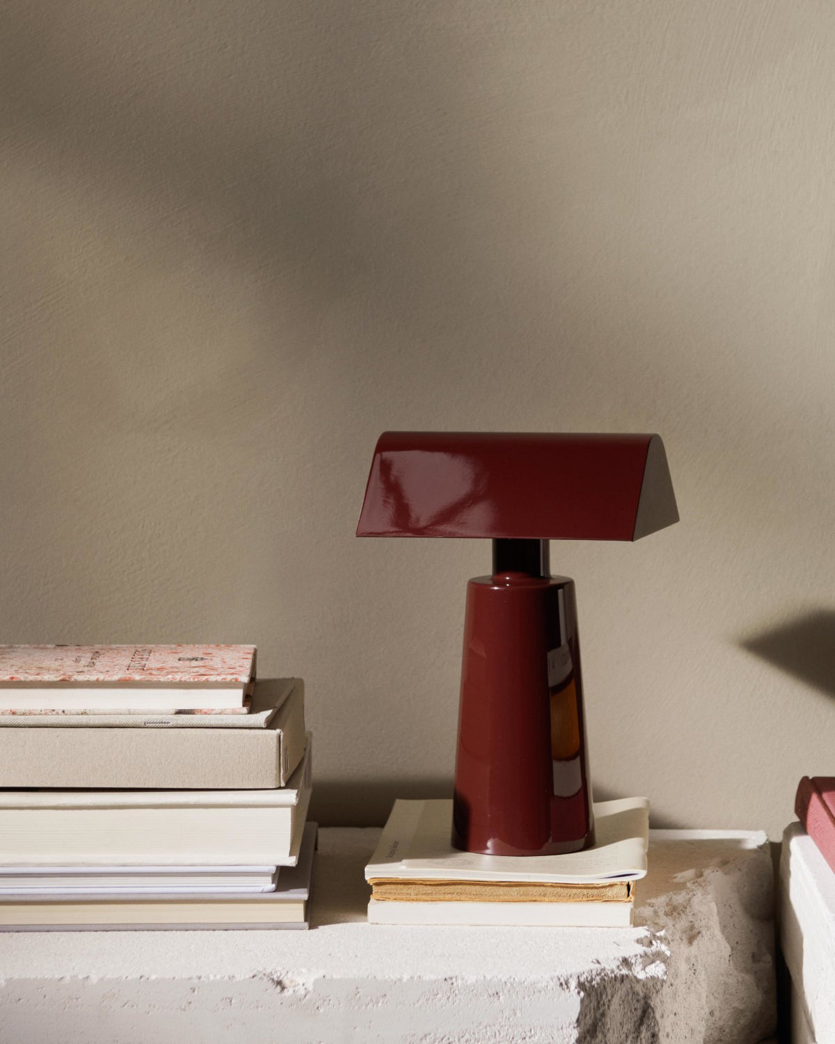 Camélia Modern Caret LED Table Lamp with Geometric Design
