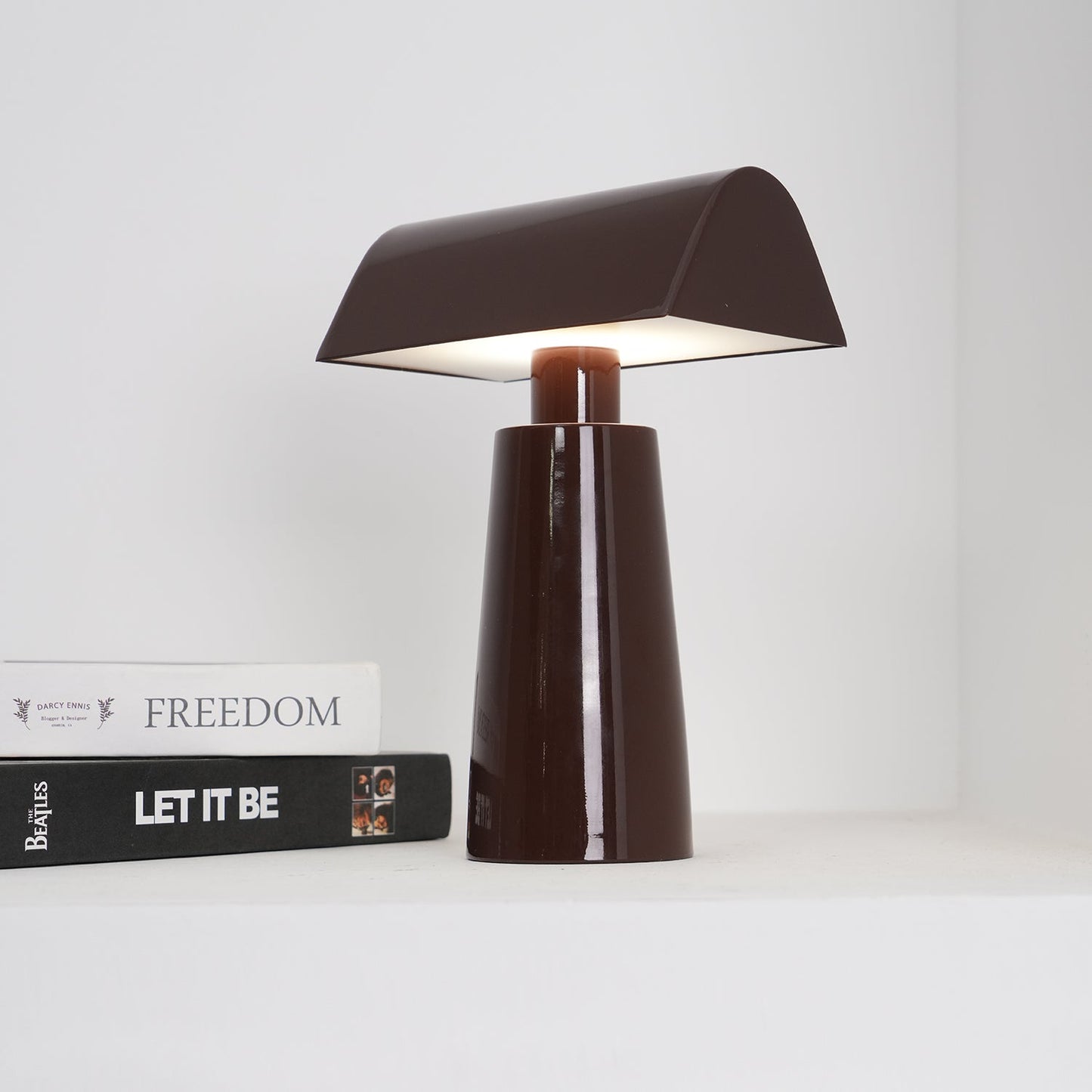 Camélia Modern Caret LED Table Lamp with Geometric Design