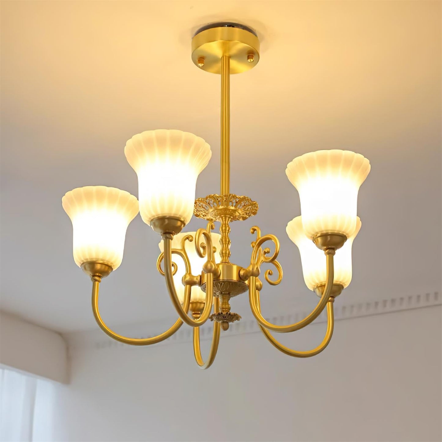 Lustre Vivienne en laiton, abat-jour en verre cannelé avec bras ornés