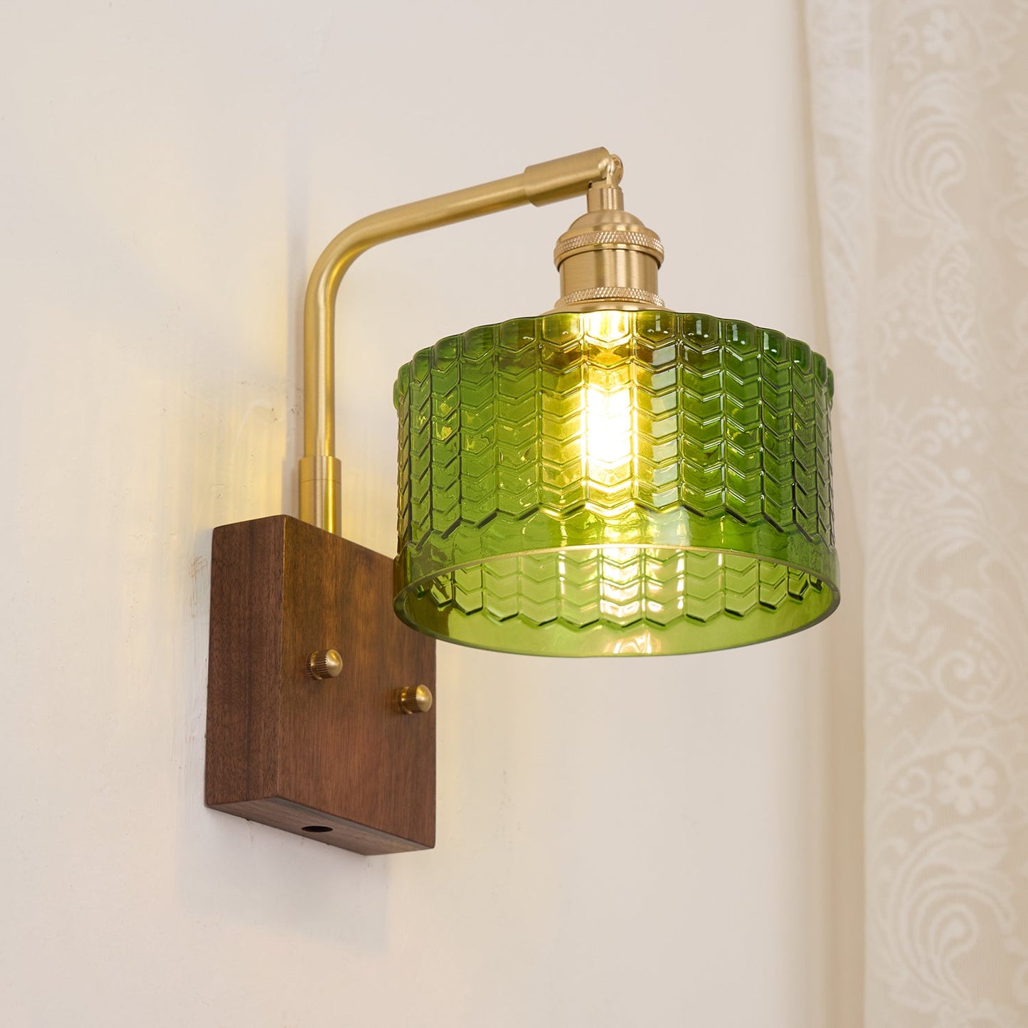 Applique murale Eléonore Cavella avec abat-jour en verre écaillé vert
