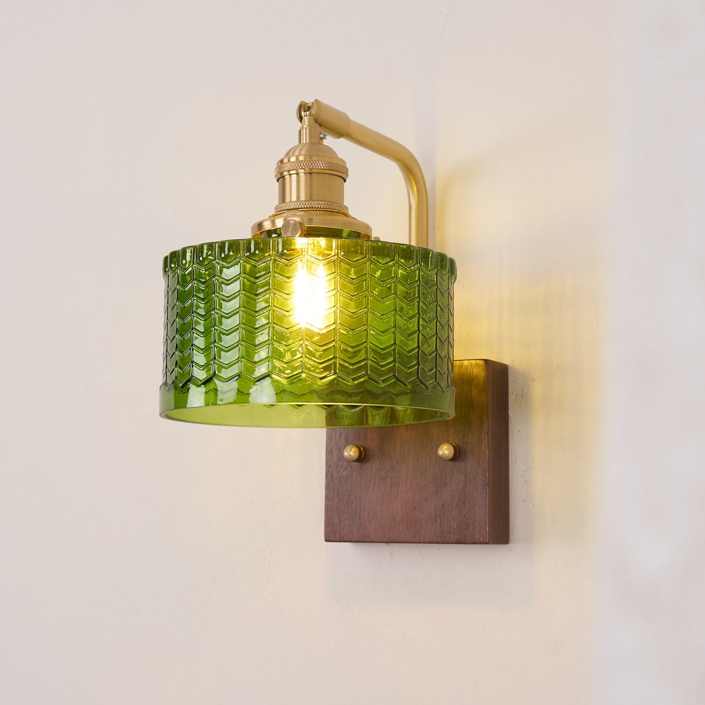 Applique murale Eléonore Cavella avec abat-jour en verre écaillé vert