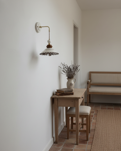 Élise Vintage Ceramic Wall Lamp with Scalloped Shade