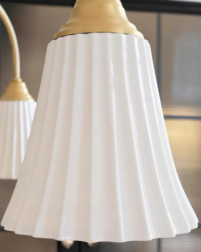 Sophie Chandelier, laiton élégant et bois foncé avec abat-jour en tissu