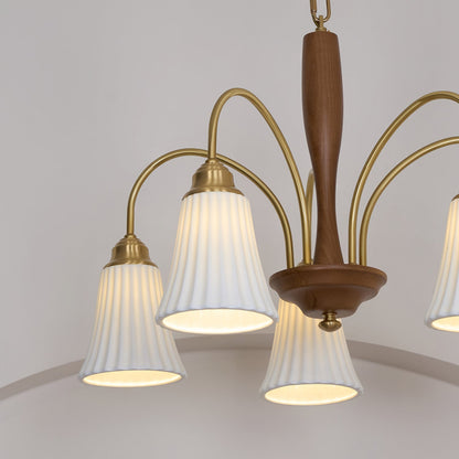Sophie Chandelier, laiton élégant et bois foncé avec abat-jour en tissu