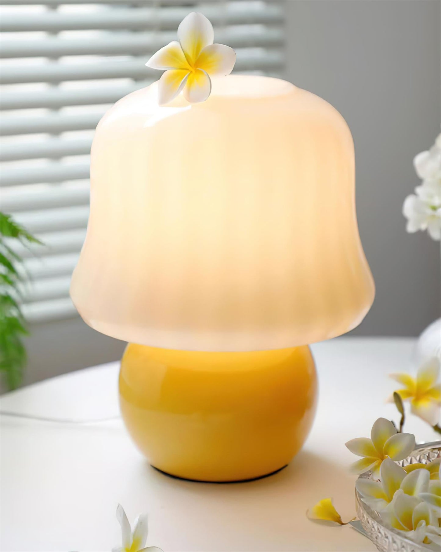 Lampe de Table Giulia Crème Champignon avec Abat-jour en Verre Émaillé
