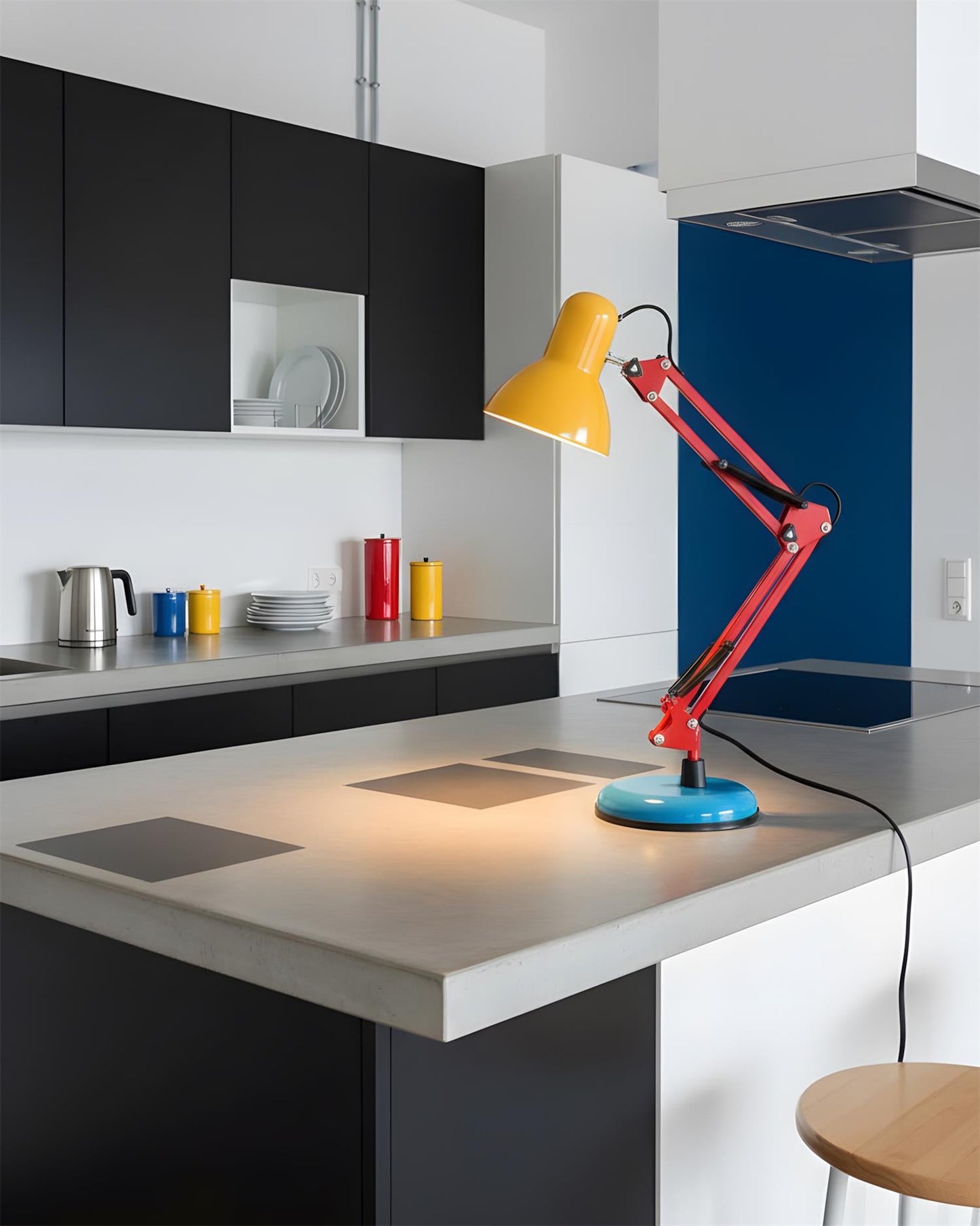 Lampe de table réglable Solène Memphis avec design color block