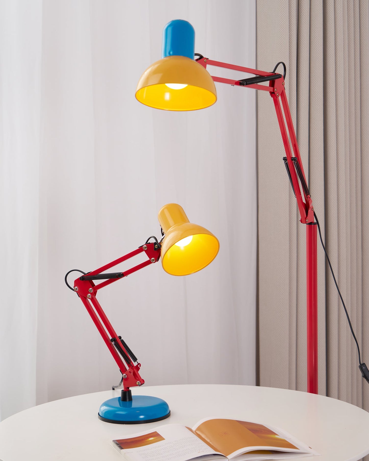 Lampe de table réglable Solène Memphis avec design color block