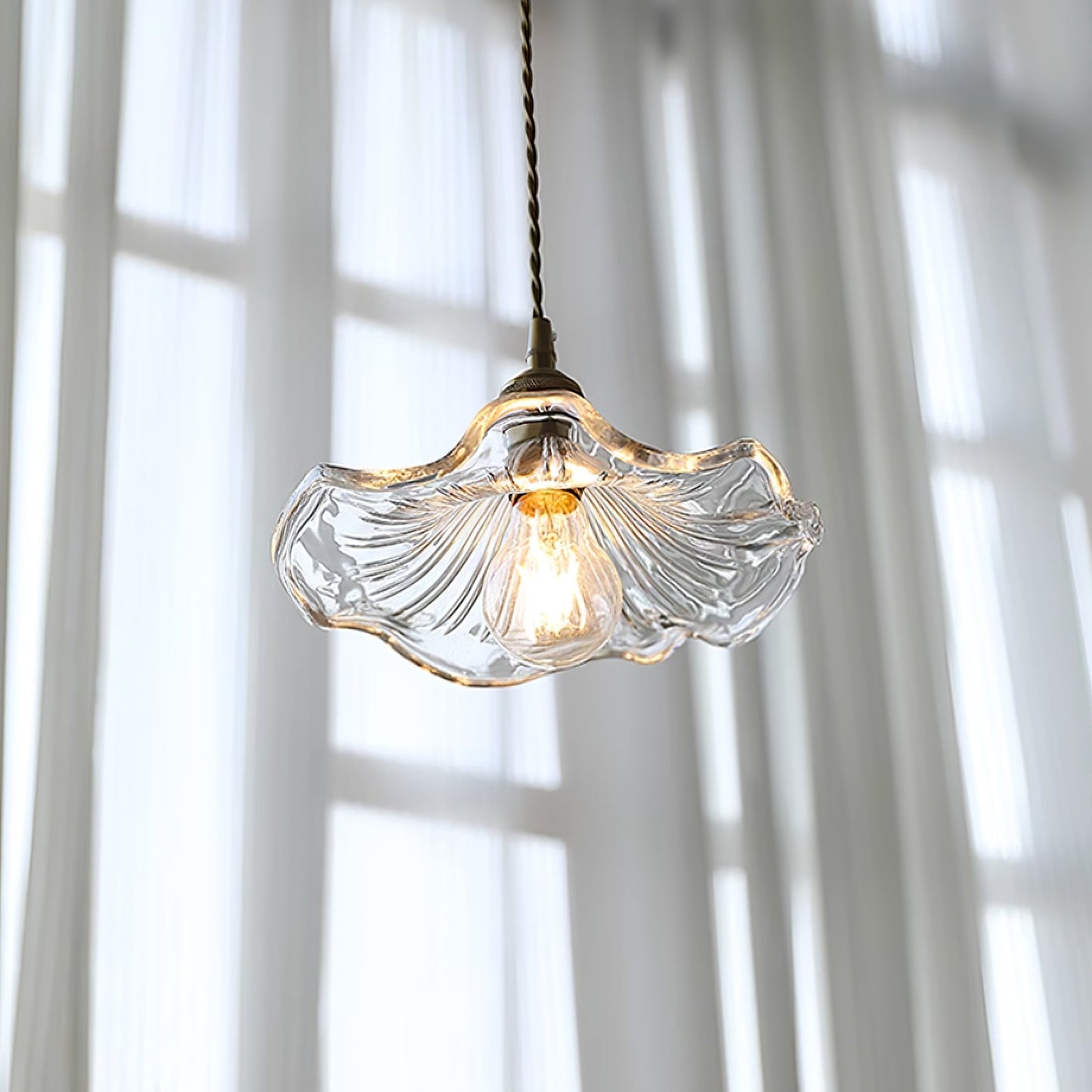 Suspension Élodie Fleur, Abat-jour en verre avec prise intégrée
