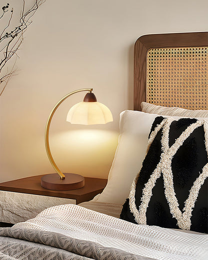 Lampe de table Lucienne en verre vintage avec base en bois