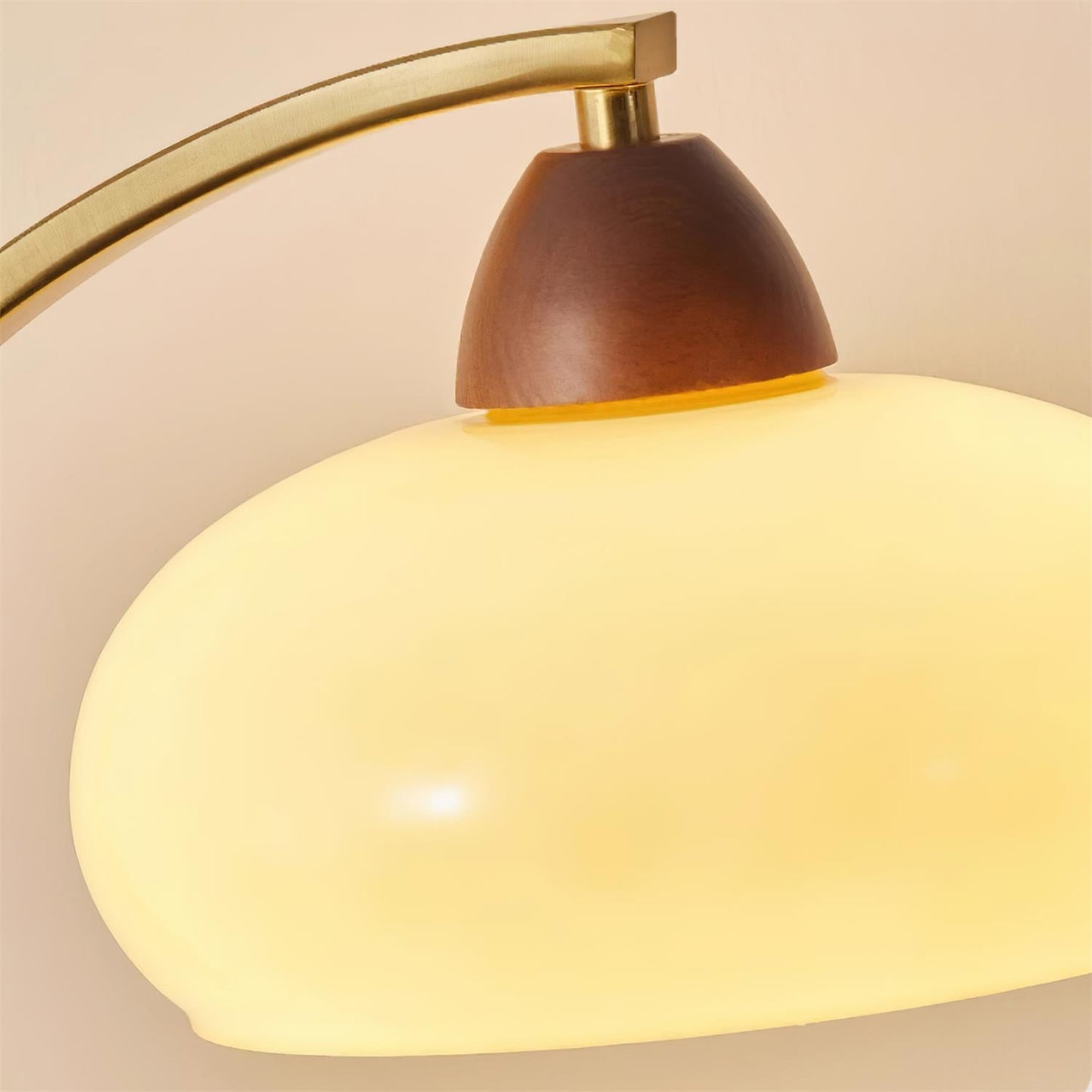 Lampe de table Lucienne en verre vintage avec base en bois