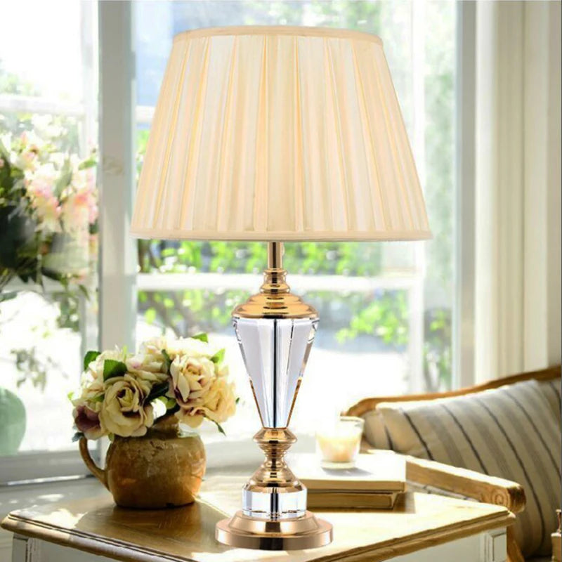 Lampe de table européenne en cristal avec abat-jour en tissu classique pour la décoration intérieure