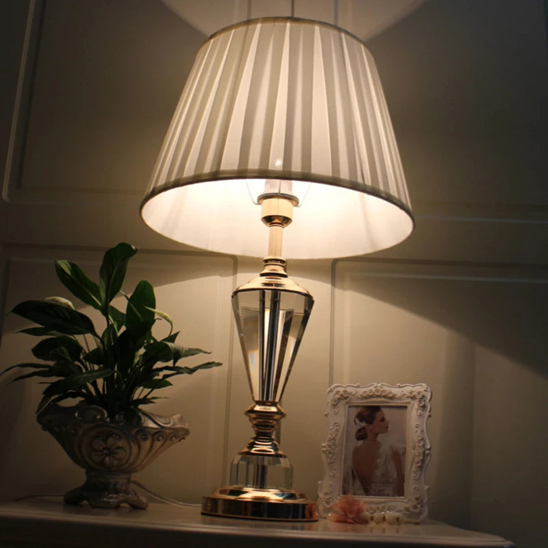 Lampe de table européenne en cristal avec abat-jour en tissu classique pour la décoration intérieure