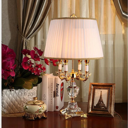 Lampe de table LED de luxe en cristal avec abat-jour en tissu pour chambre à coucher et chambre d'hôtel