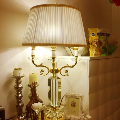 Lampe de table LED de luxe en cristal avec abat-jour en tissu pour chambre à coucher et salon