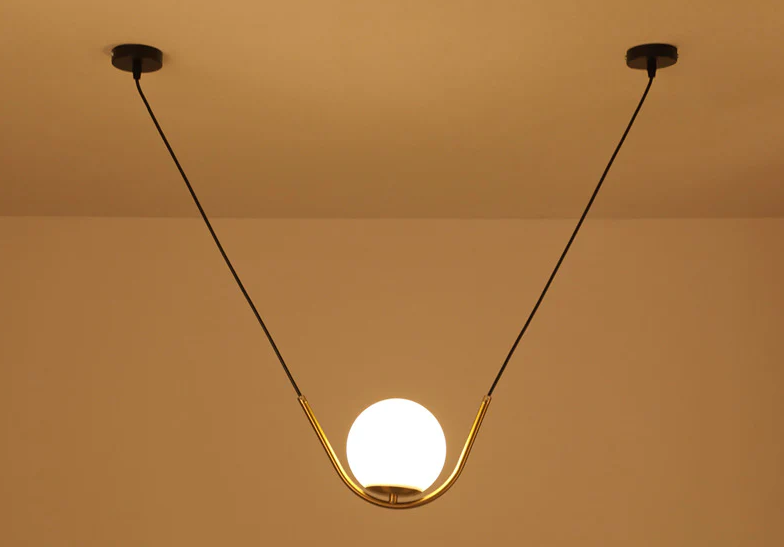 Suspension Orbe en Laiton et Verre Givré Élodie, Luminaire de Plafond Luxueux